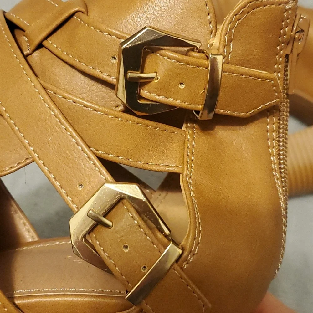Charlotte Russe Chunky Heels Tan - Picture 3 of 5
